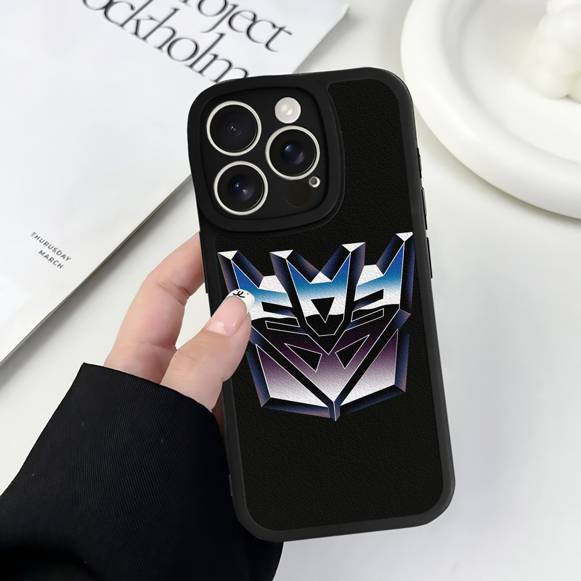（画像用） Transformers トランスフォーマー 【iPhone 16シリーズ対応】シリコンスマホケース（レザー調） 材質：シリコン